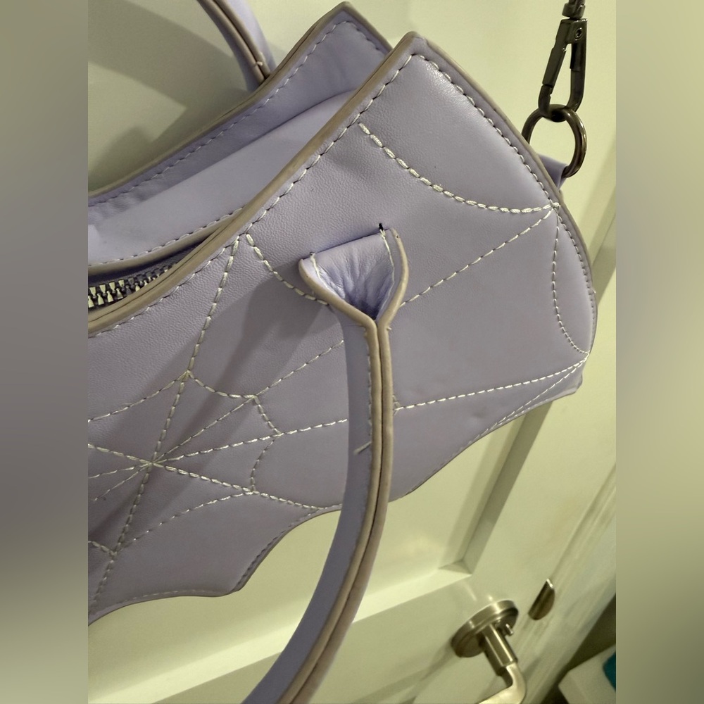 No Brand bright lavender bat / spiderweb purse w/ adjustable strap - Picture 4 of 16